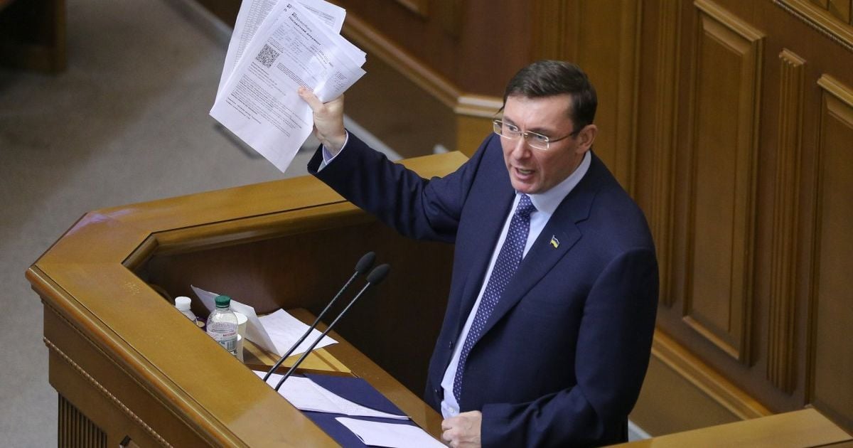 Луценко вніс до Ради подання на притягнення до кримінальної відповідальності трьох нардепів