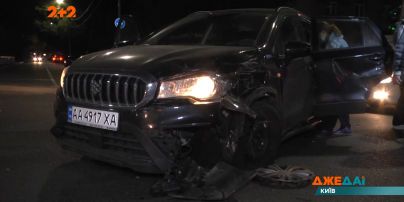 Водитель не справился с управлением и на полном ходу врезался в автомобиль