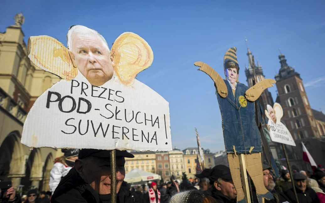 Поляки протестуют против закона о полиции. / © Reuters