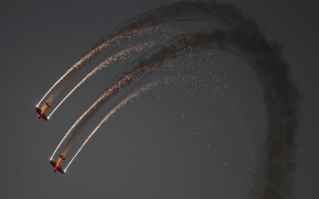 Самолеты выполняют фигуры высшего пилотажа во время второго дня авиашоу в Бахрейне. / © Reuters