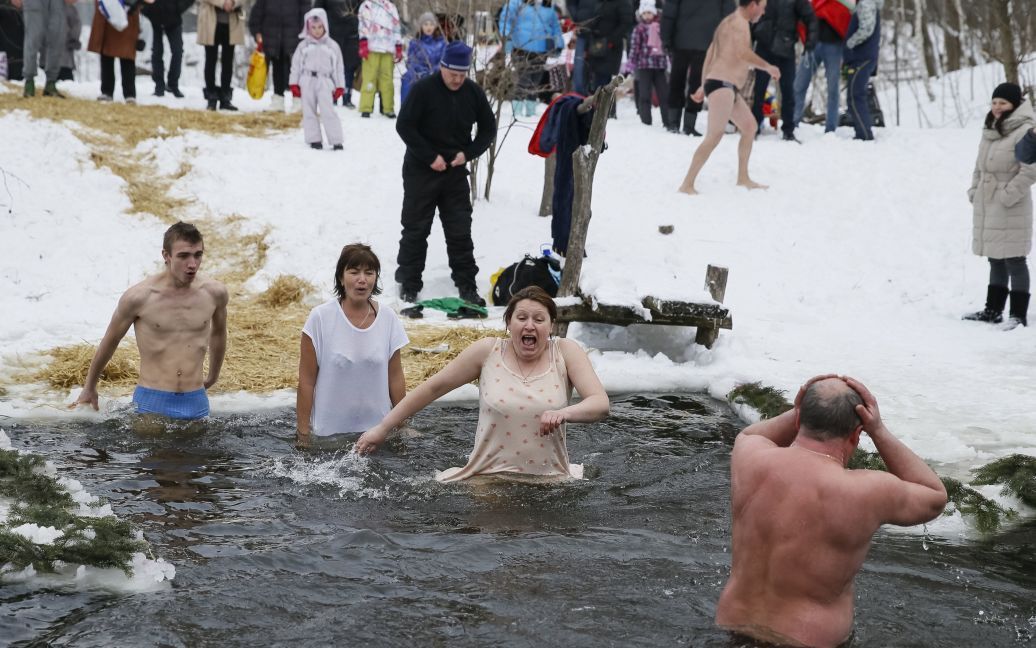 Киевляне отметили Крещение в ледяной воде / © Reuters