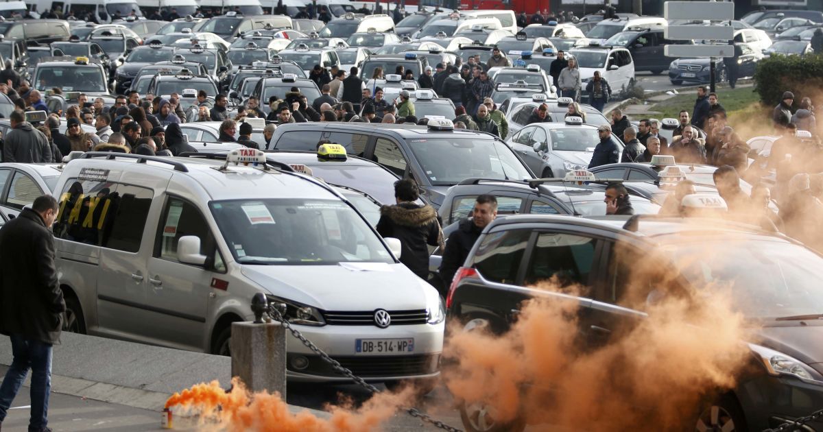 Во Франции таксисты протестуют против Uber / © Reuters