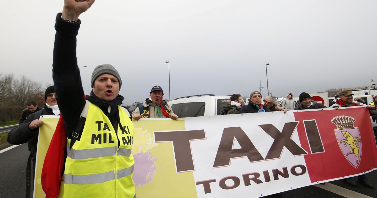 Во Франции таксисты протестуют против Uber / © Reuters