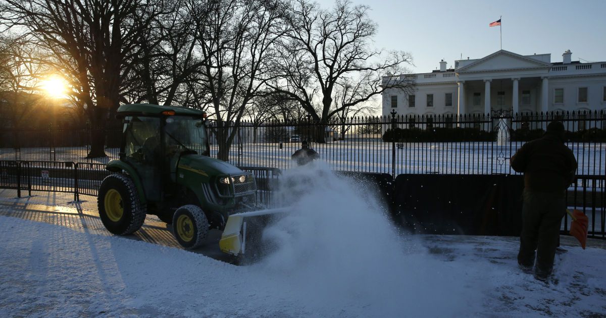 Снежная буря может стать самой сильной за последние десятилетия / © Reuters