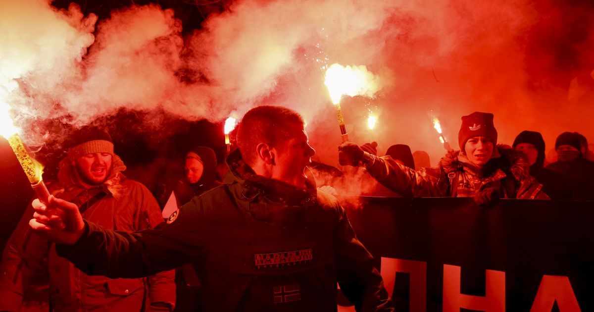 Активисты украинских националистических партий принимают участие в митинге во время празднования Дня Соборности Украины в Киеве. 22 января Украина отмечает годовщину объединения западной и восточной частей страны в единое государство в 1919 году. / © Reuters
