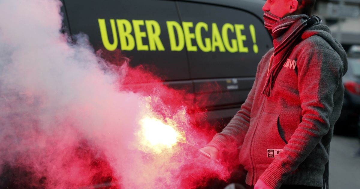 Во Франции таксисты протестуют против Uber / © Reuters
