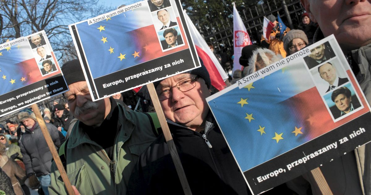 Поляки протестуют против закона о полиции. / © Reuters