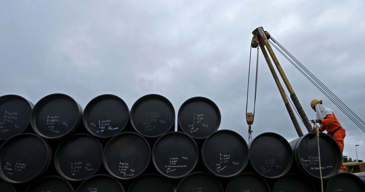 На мировом рынке нефть стоит 32-33 доллара за баррель