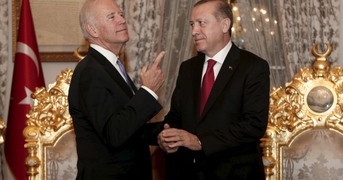 Президент Турции Тайип Эрдоган и вице-президент США Джо Байден после их встречи в Стамбуле. / © Reuters