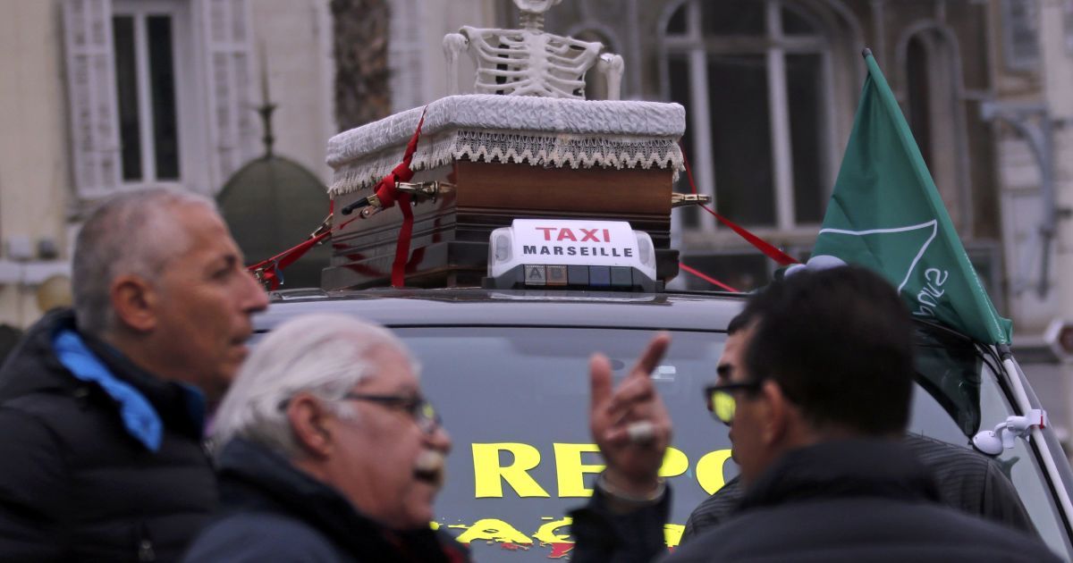 Во Франции таксисты протестуют против Uber / © Reuters