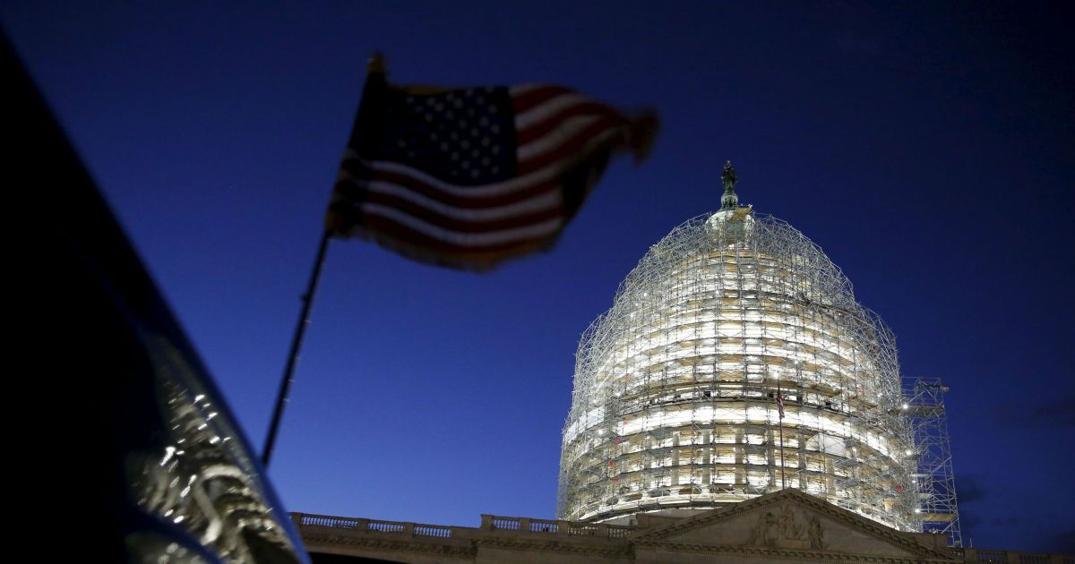США одобрительно откликнулись на решение Порошенко об отставке Шокина