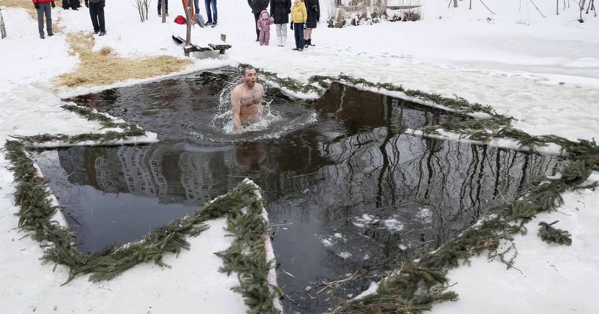 Купання на Водохрещя у Києві_6 / © Reuters