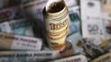 Российский рубль активно обесценивается из-за падения цен на нефть