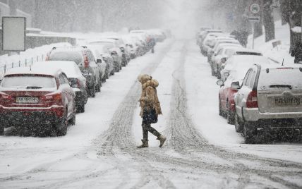 Вантажівкам закриють в'їзд до Києва через потужний снігопад