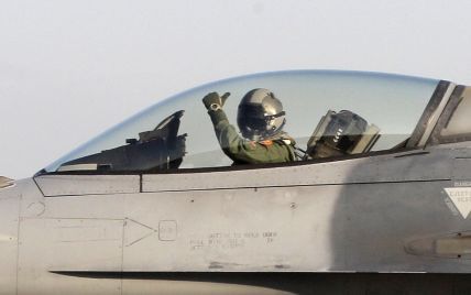В Естонію прибув загін американських винищувачів F-16