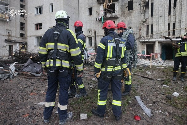 На місці ударів працювали рятувальники