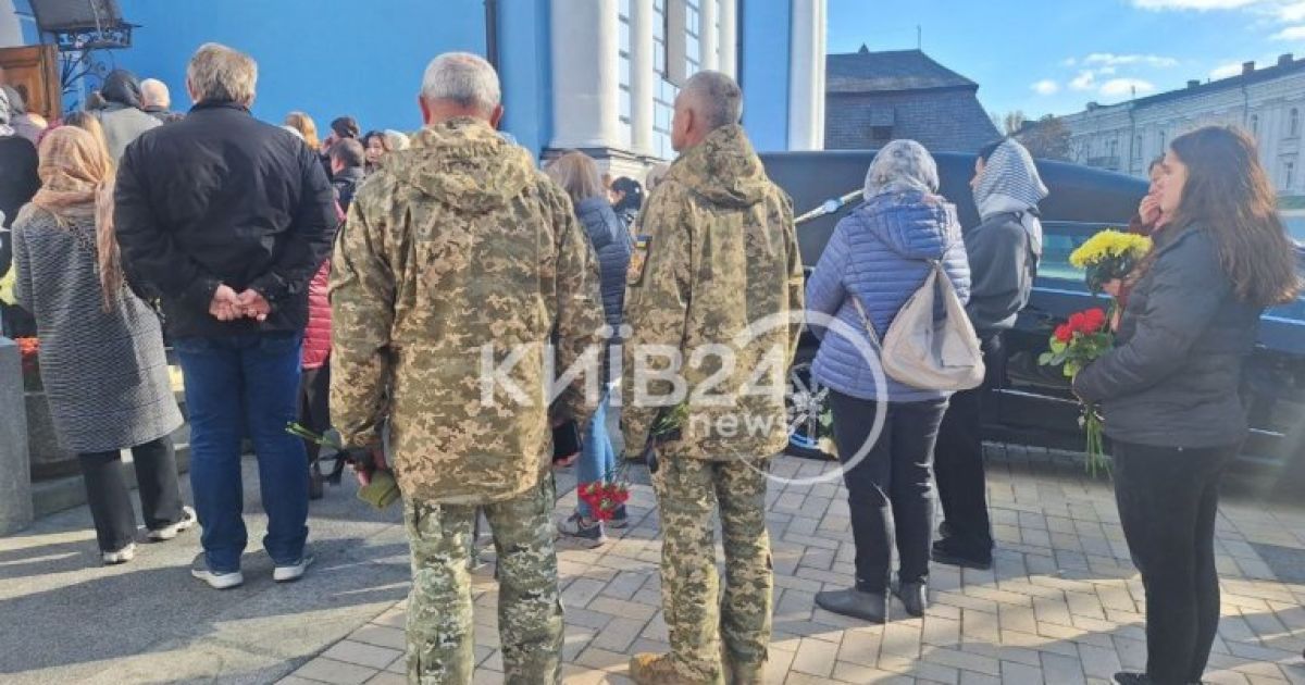 В Киеве прощаются с Марией Трояновской, погибшей в результате попадания "Шахеда" в многоэтажку / Фото: kyiv24.news