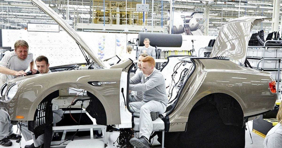 В Сети появилось фото сверхкороткого Bentley Flying Spur