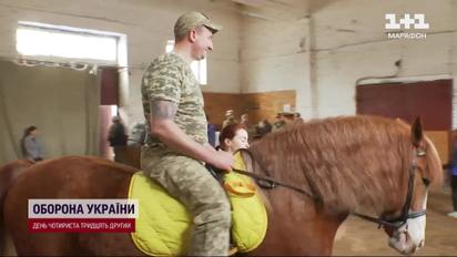 Конная терапия для ветеранов: как иппотерапия помогает бороться со стрессом украинским воинам