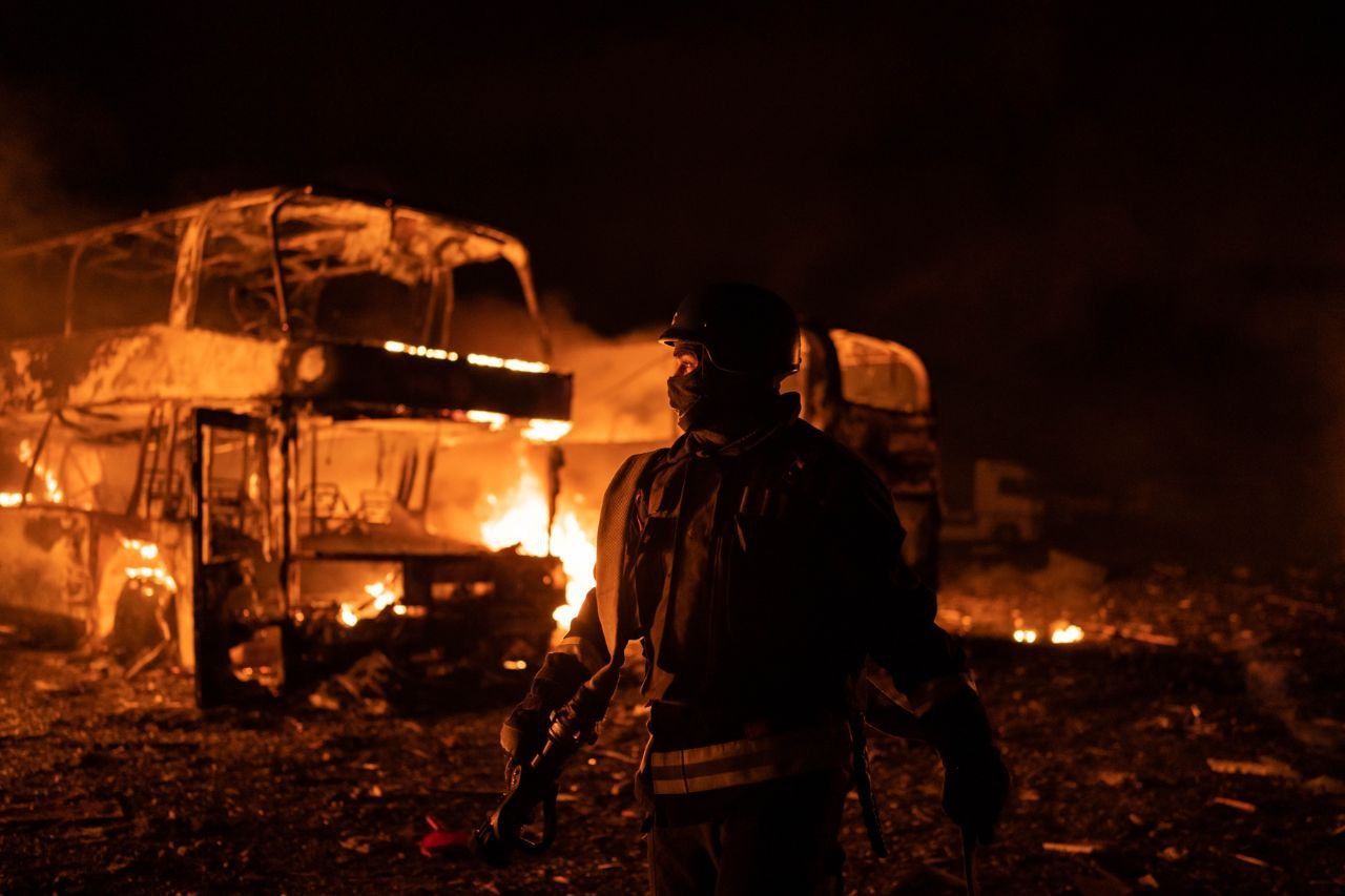 Наслідки нічної атаки РФ по Києву / Фото: Pavlo Petrov / © 