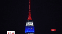 Цветами французского флага засиял Empire State Building в Нью-Йорке