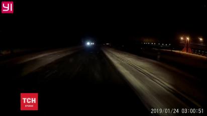 Під Києвом водій фури "злетів" у повітря разом з кабіною