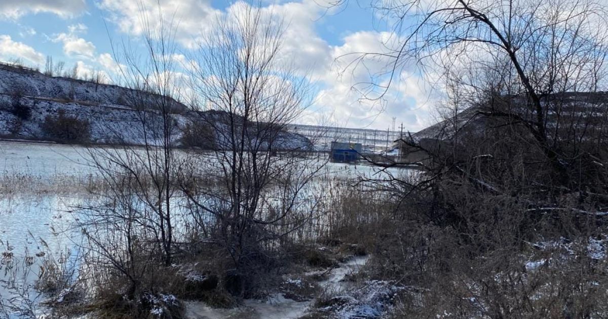 У Кривому Розі прорвало дамбу: технічна вода з промислового підприємства потрапила до трубопроводу