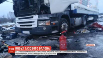 На КПП "Краковець" в салоні вантажівки розірвався газовий балон