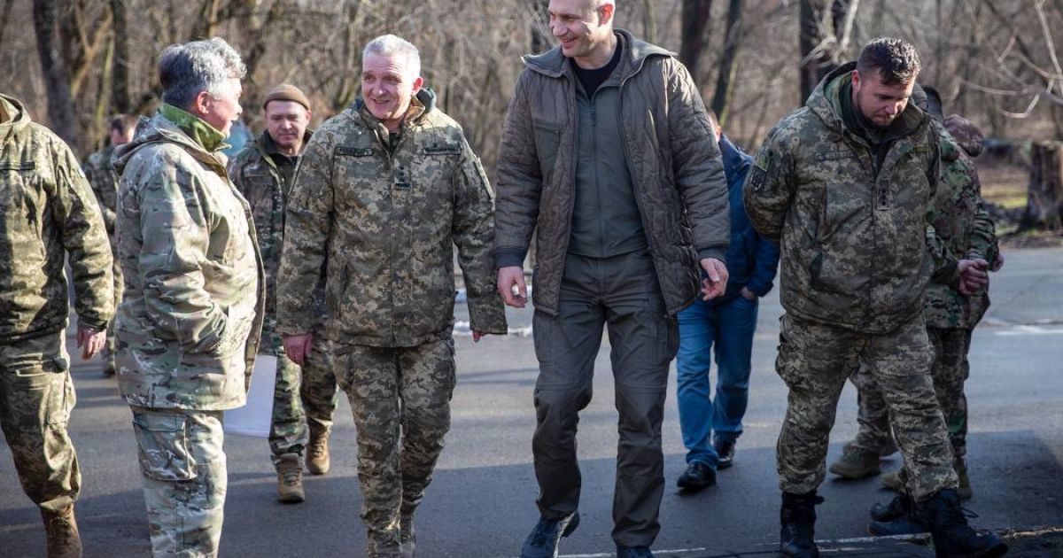 За средства бюджета Киева 112 бригада приобрела полторы тысячи дронов и 200 квадрокоптеров, - Виталий Кличко на встрече с бойцами