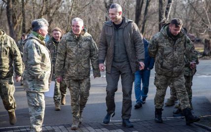За средства бюджета Киева 112 бригада приобрела полторы тысячи дронов и 200 квадрокоптеров, - Виталий Кличко на встрече с бойцами