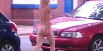 У Британії гола жінка гуляла вулицями міста посеред білого дня