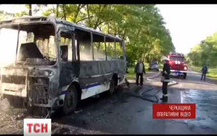 На Черкащині під час руху загорівся пасажирський автобус