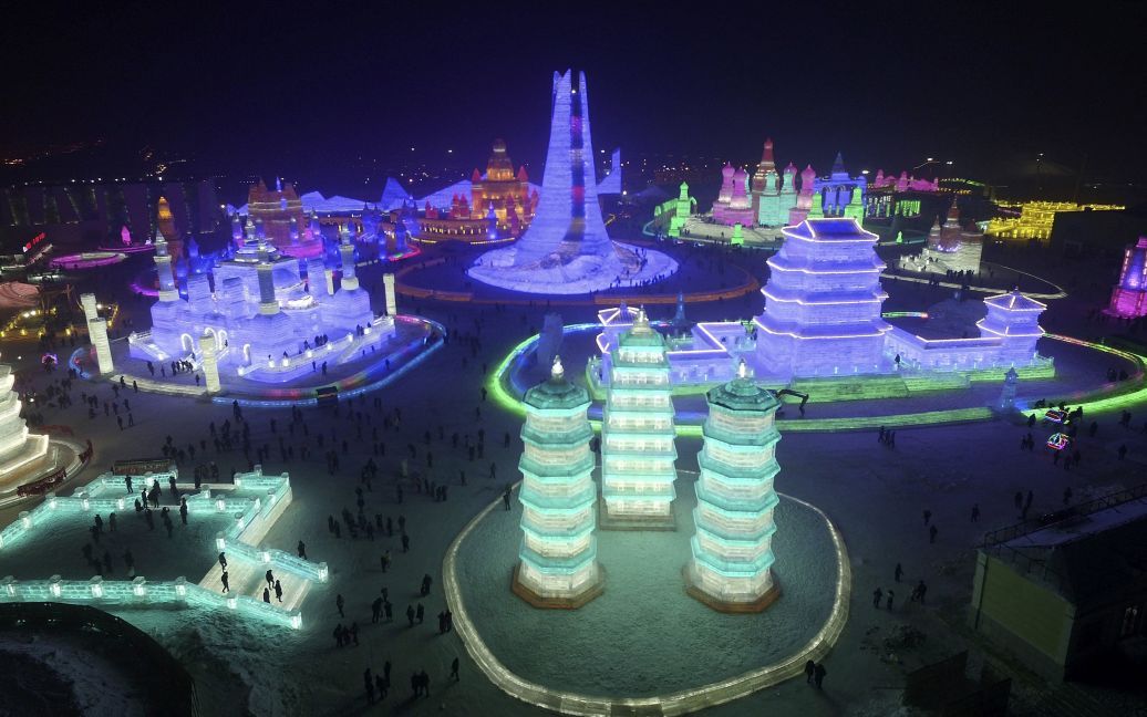 Фестиваль ледовых скульптур в городе Харбин в Китае / © Reuters