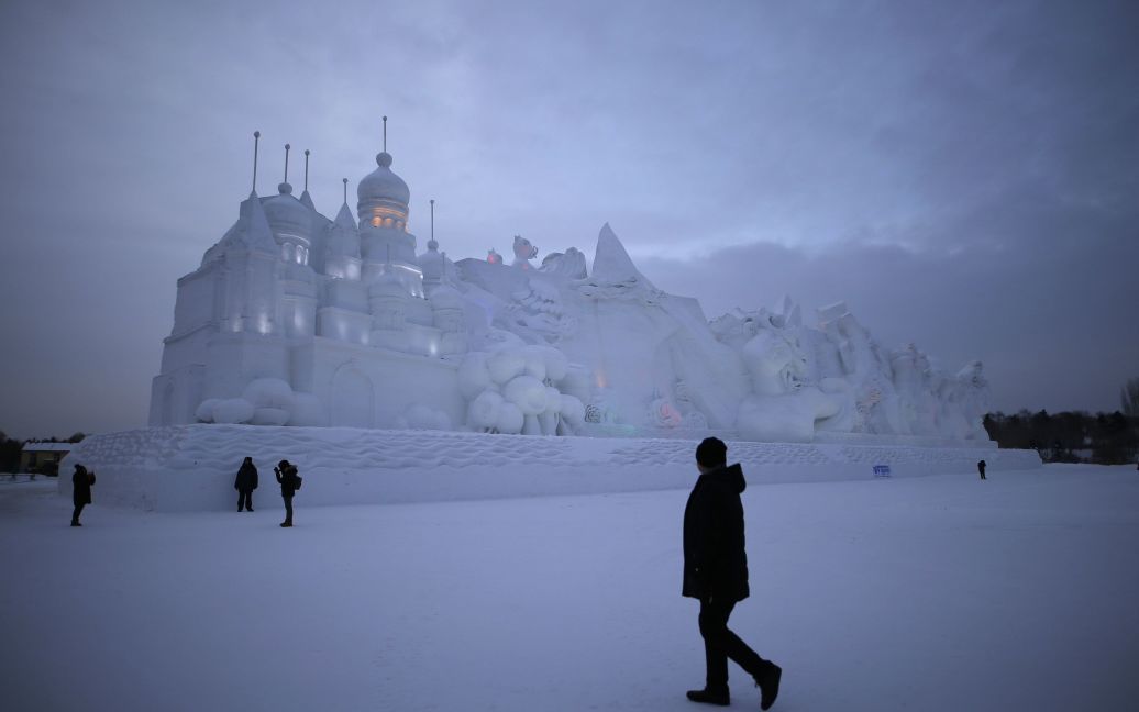 Фестиваль ледовых скульптур в городе Харбин в Китае / © Reuters