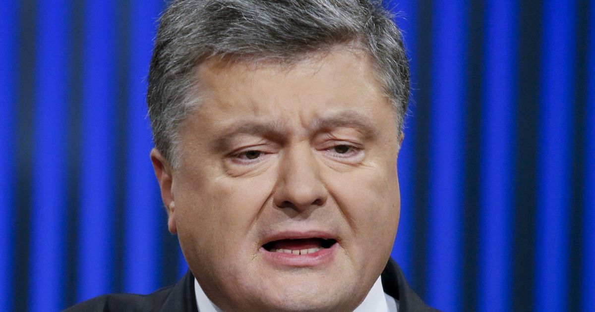 По словам Порошенко, в четверг на Донбассе погибли двое военных.