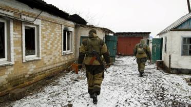 Боевики в захваченном поселке. / © Reuters