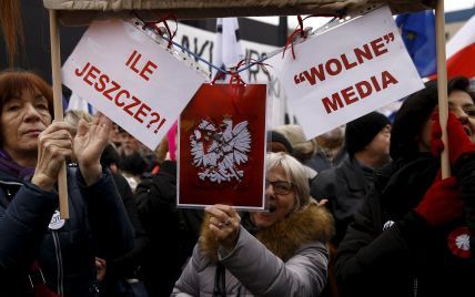 У Німеччині закликають ЄС ввести санкції проти Польщі через скандальний закон про ЗМІ