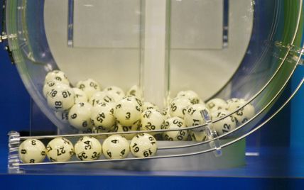 В лотерее США сорвали джекпот в 687 млн долл.