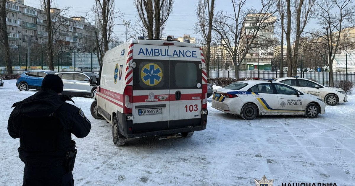 У київській школі учень із ножем напав на вчительку та однокласника