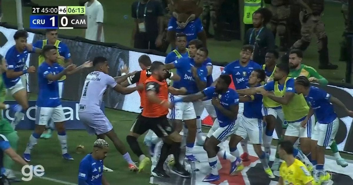 Бійка між гравцями "Крузейру" та "Атлетіку Мінейру"