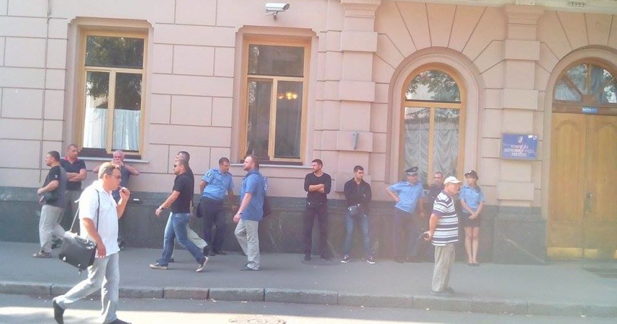 Активисты блокируют движение / © ТСН