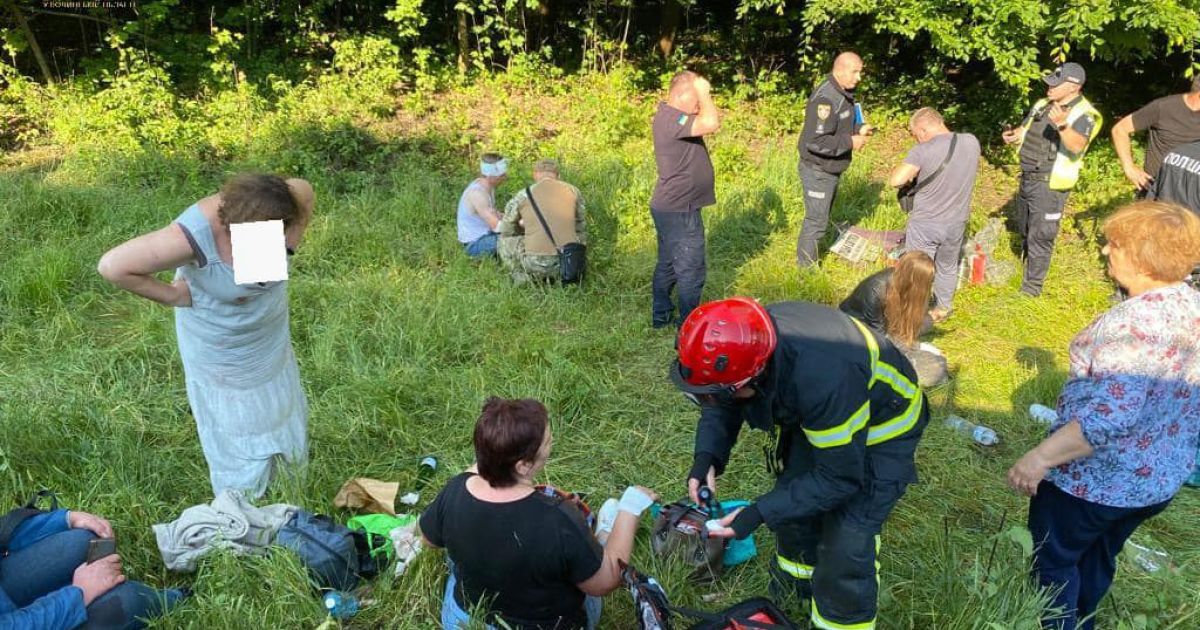 На Волині автобус Луцьк-Світязь із пасажирами потрапив в ДТП. Фото: ДСНС у Волинській області