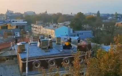 Карантин выходного дня: в Одессе прямо на крыше устраивают дискотеки