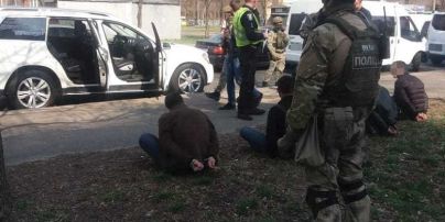 У Києві правоохоронці затримали іноземців, які зі стріляниною вимагали кошти у підприємця на овочебазі