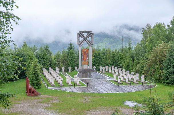 Меморіал на горі Маківка