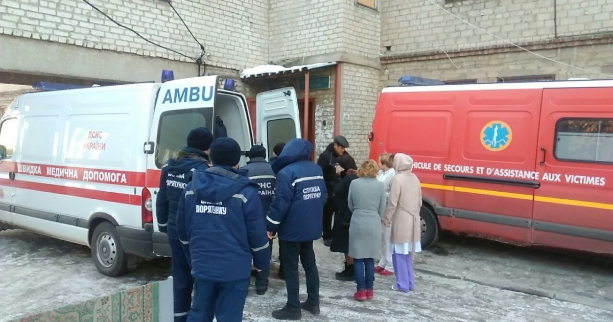 Днепр сиренами пожарных машин провел катафалк погибшего подполковника ГСЧС