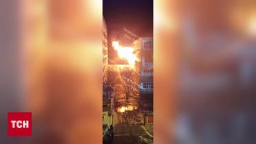 Масштабна пожежа на одному із заводів у Києві