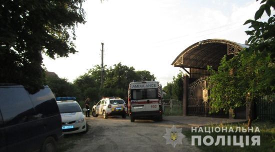 У Київській області через припаркований автомобіль жінка влаштувала різанину: подробиці