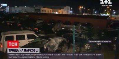Новини України: вночі у Києві жінка на позашляховику порпалась у сумочці і розбила три авто