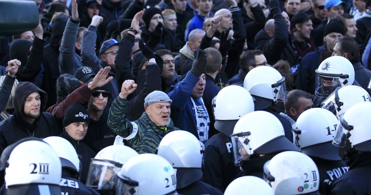 В Кельне сошлись противники и сторонники мигрантов / © Reuters